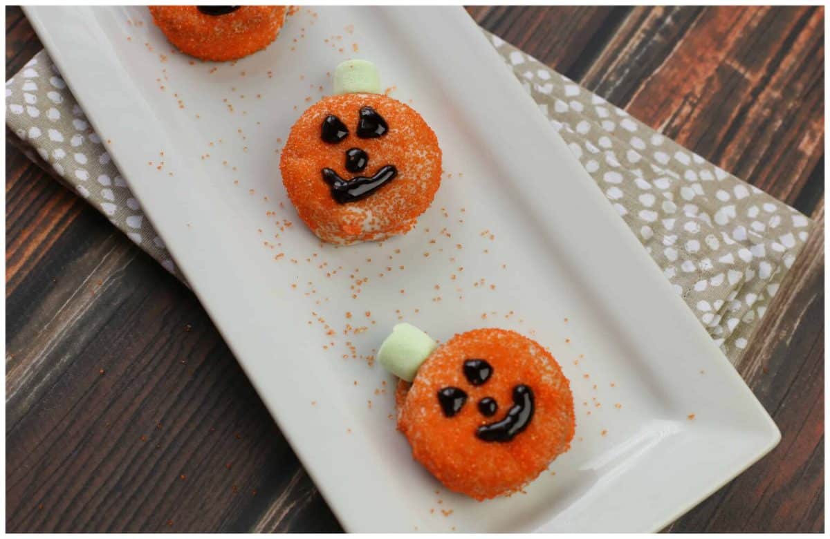 A plate with pumpkin Oreos