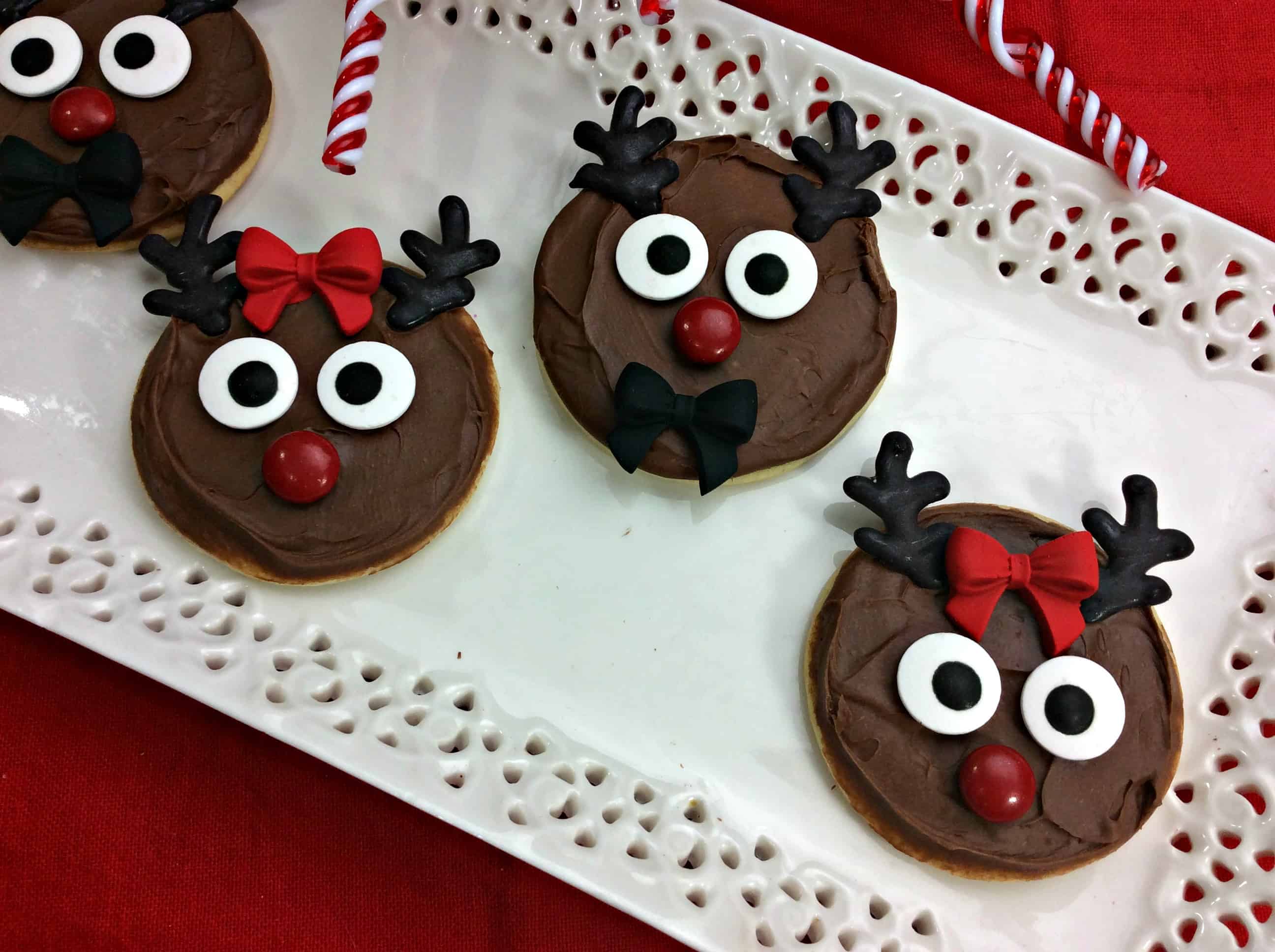 A cake made to look like a face