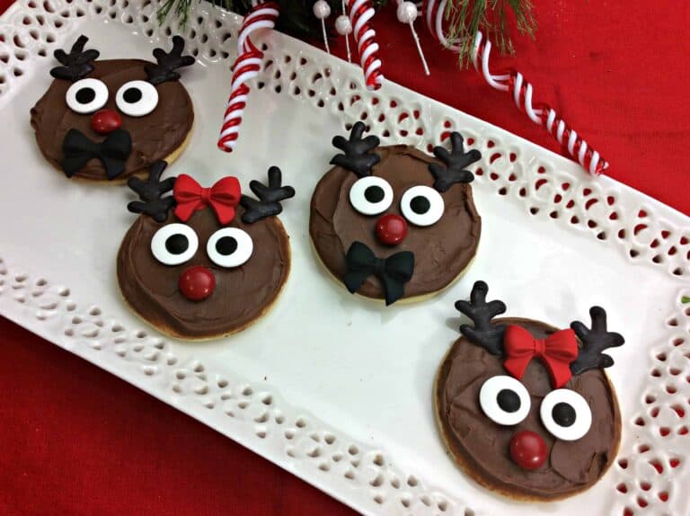 Reindeer Rolo Treat Easy And Festive Holiday Recipe For Kids reindeer-rolo-treat-easy-and-festive-holiday-recipe-for-kids