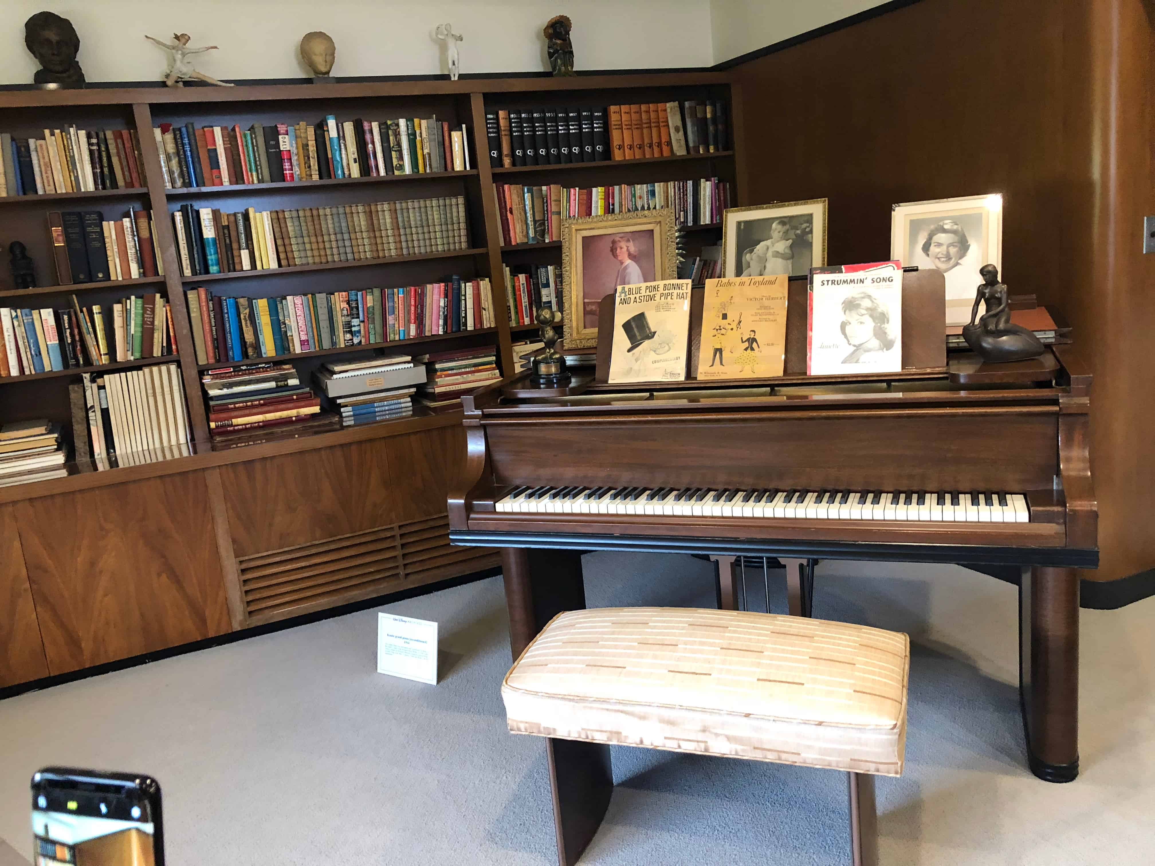 A room with a book shelf filled with books