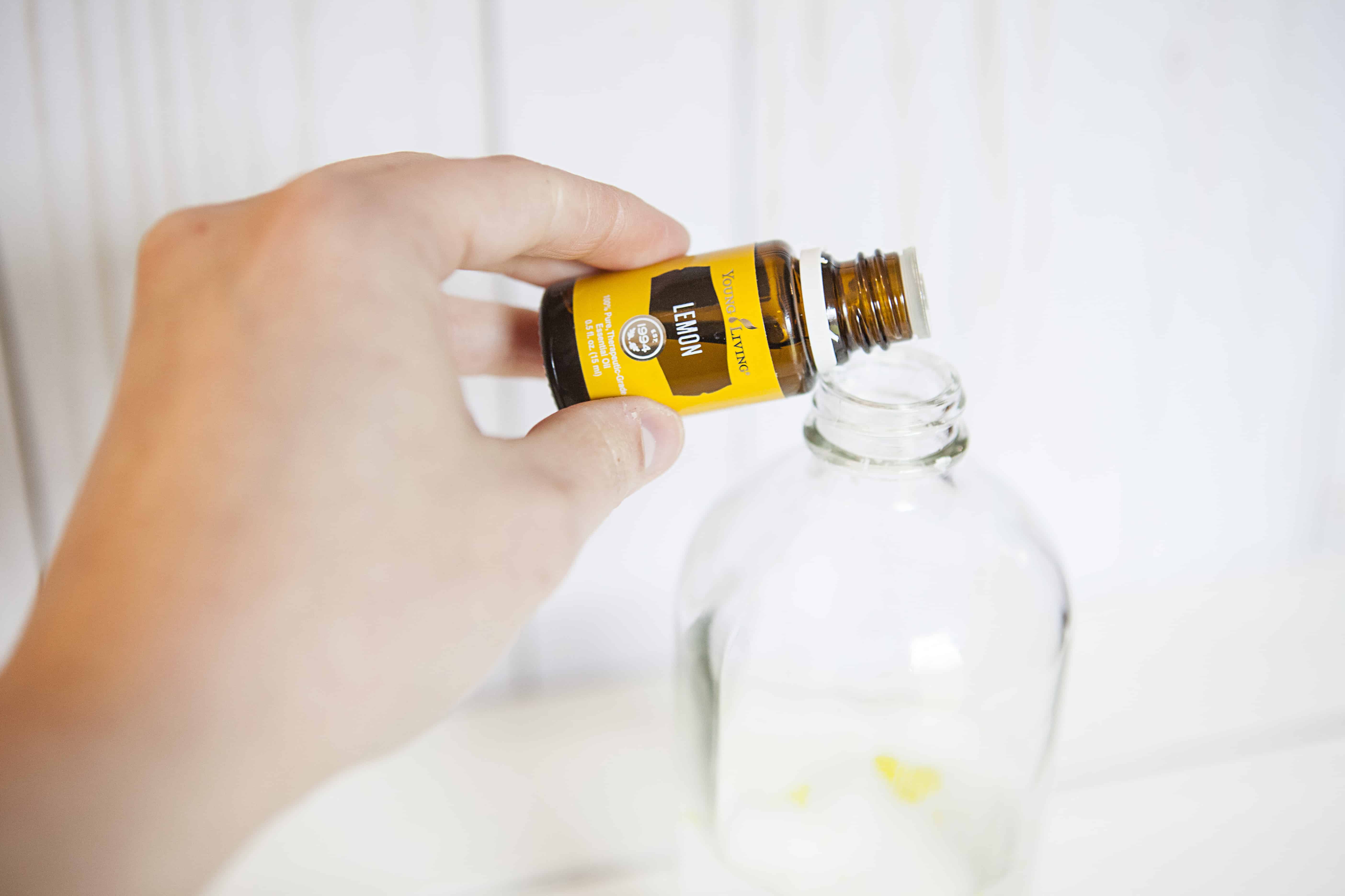 Streak Free Glass Cleaner Easy DIY Cleaner A Sparkle of Genius