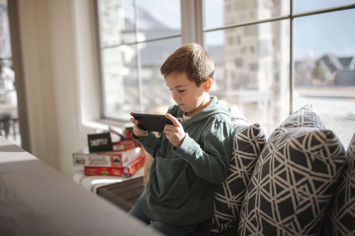 photo of kid using Best smartphones with parental controls for kids