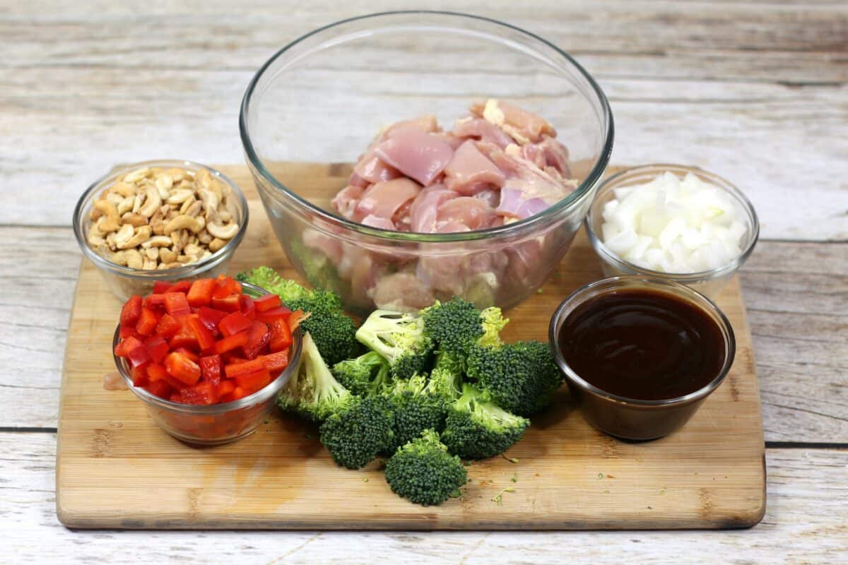 Ingredients for making cashew chicken