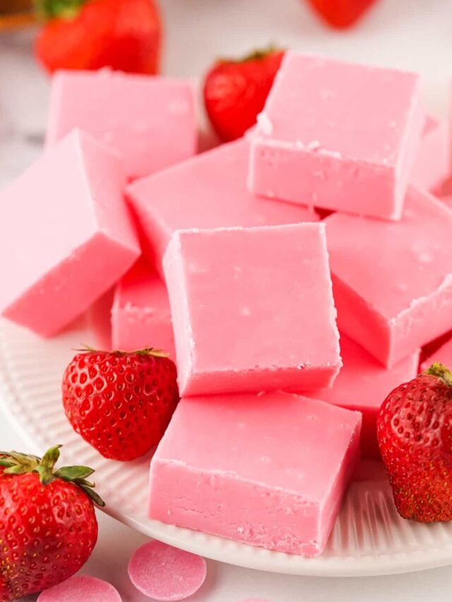 strawberry fudge 2 ingredient on a plate
