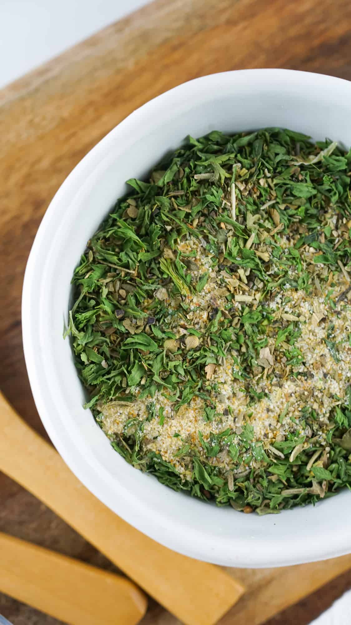 spaghetti seasoning in white bowl