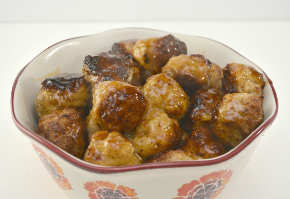 meatballs teriyaki in bowl